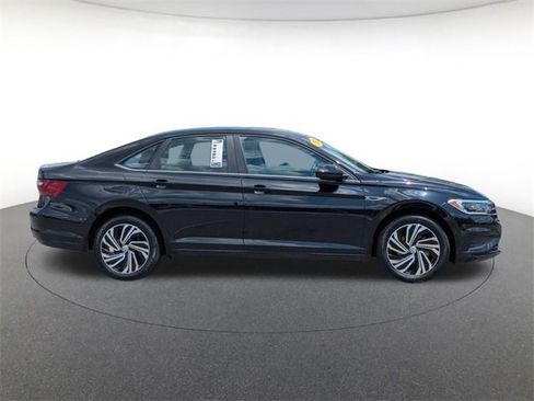 Used 2021 Volkswagen Jetta SEL image 2