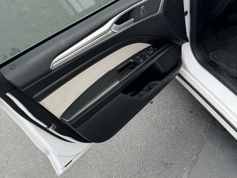 Used 2020 Ford Fusion SE w/ Equipment Group 151A image 12