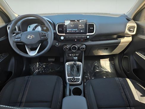 Used 2025 Hyundai Venue SEL image 24