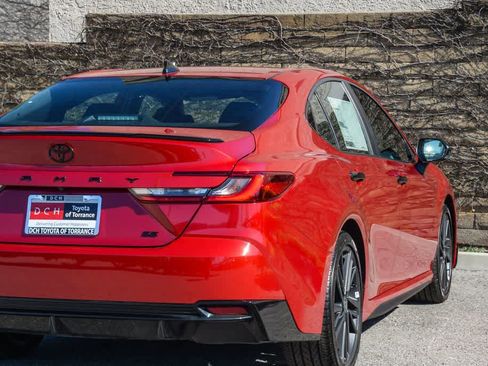 New 2026 Toyota Camry Hybrid FWD image 6