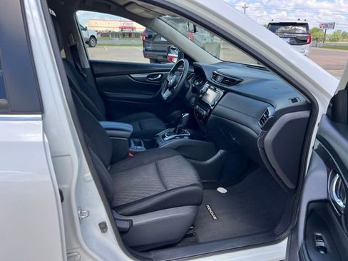 Used 2017 Nissan Rogue SV w/ SV Premium Package FWD image 21