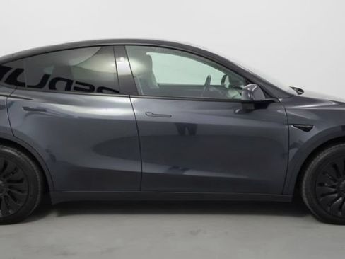 Used 2024 Tesla Model Y Long Range AWD/4WD image 5