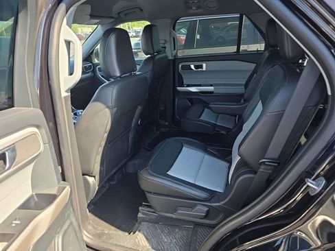 Used 2023 Ford Explorer XLT w/ Equipment Group 202A AWD/4WD image 9