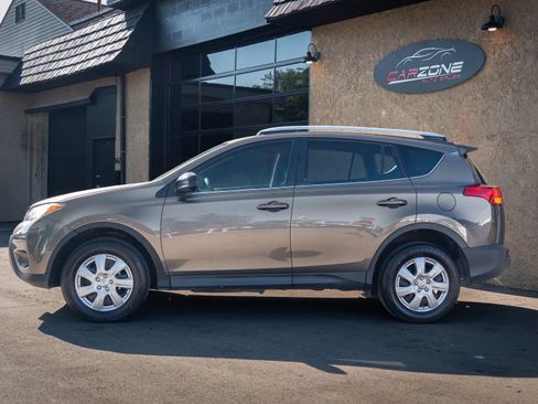 Used 2014 Toyota RAV4 LE FWD image 2