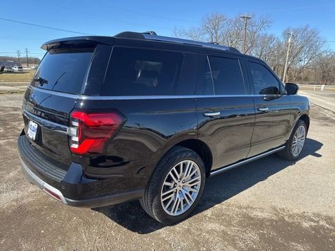 Used 2024 Ford Expedition Limited image 7