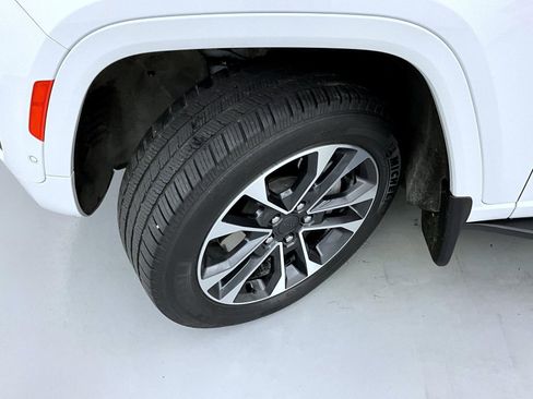 Used 2022 Jeep Grand Cherokee L Overland w/ Advanced Protech Group III image 25