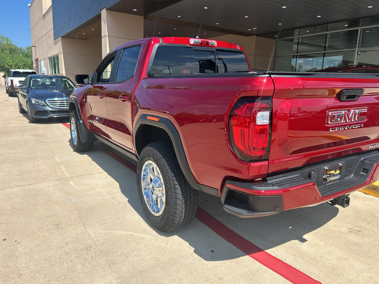 Used 2025 GMC Canyon AT4 AWD/4WD image 12