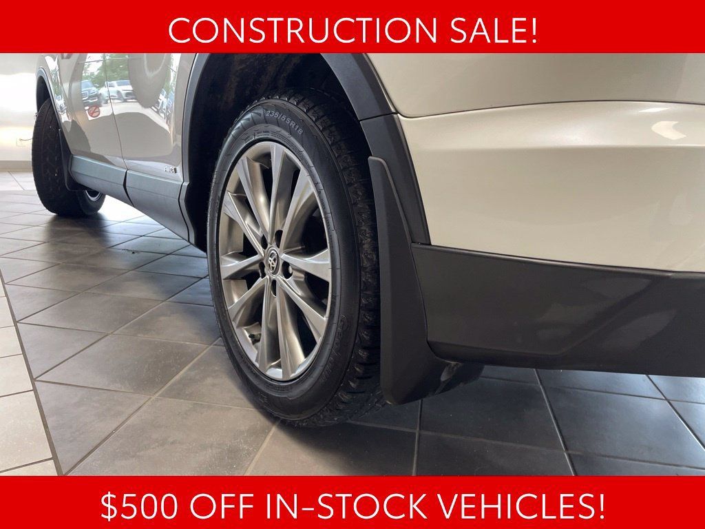 Used 2018 Toyota RAV4 Limited AWD/4WD image 19
