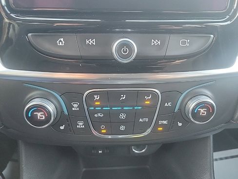 Used 2018 Chevrolet Traverse LT image 16