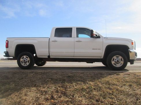 Used 2017 GMC Sierra 2500 SLE w/ HD SLE Preferred Plus Package AWD/4WD image 5