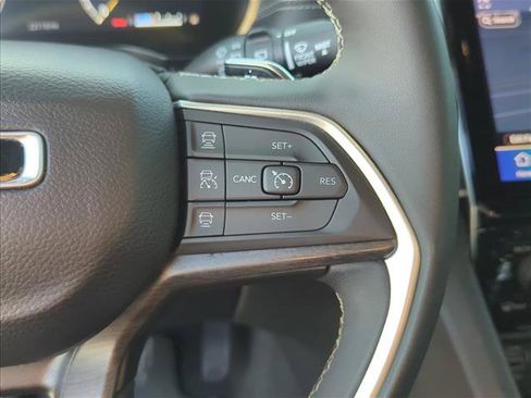 Used 2024 Jeep Grand Cherokee Limited AWD/4WD image 13