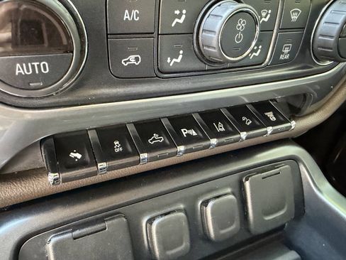 Used 2015 Chevrolet Silverado 2500 LTZ AWD/4WD image 27