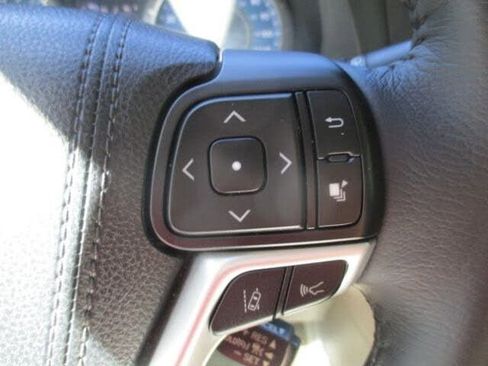 Used 2018 Toyota Sienna XLE image 30