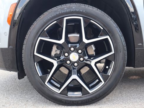 Used 2025 Chevrolet Traverse High Country FWD image 11