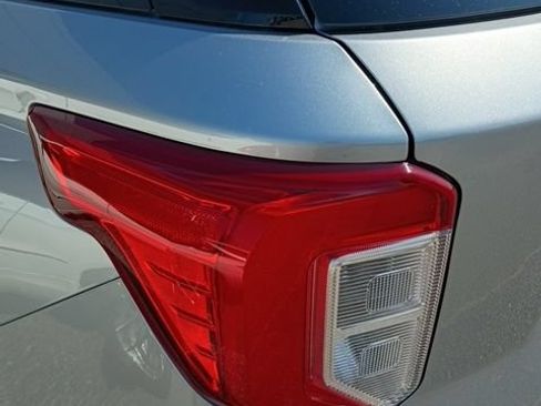 Used 2023 Ford Explorer XLT w/ Equipment Group 202A AWD/4WD image 7