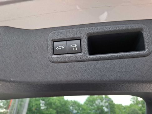 Used 2023 Toyota Venza Limited AWD/4WD image 31