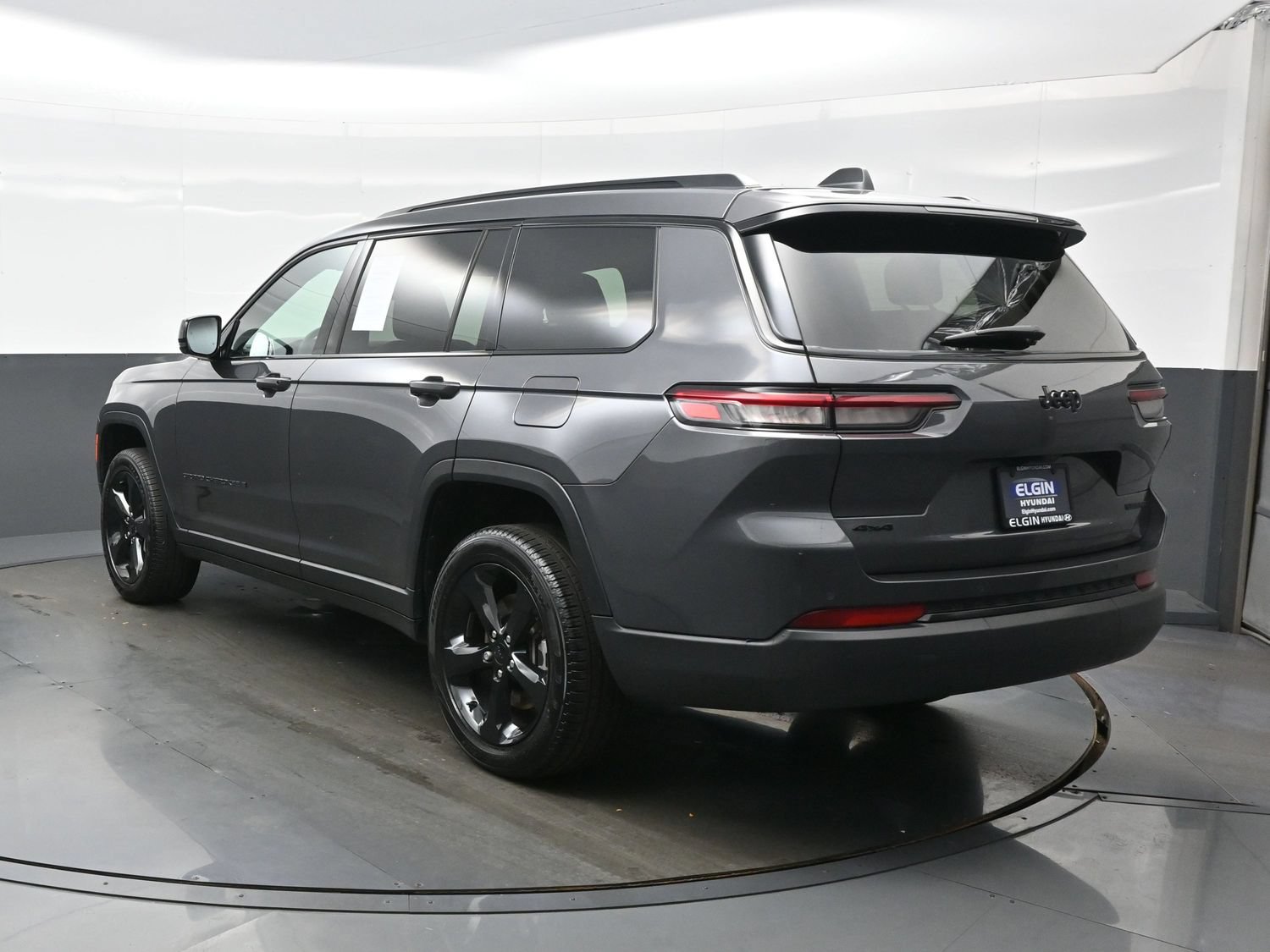 Used 2024 Jeep Grand Cherokee L Limited w/ Black Appearance Package AWD/4WD image 4