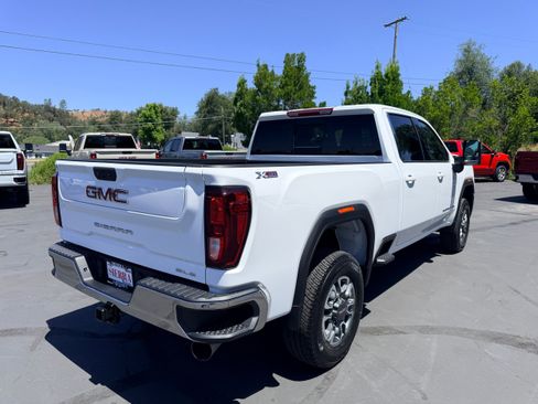 New 2026 GMC Sierra 2500 SLE w/ Preferred Package AWD/4WD image 4