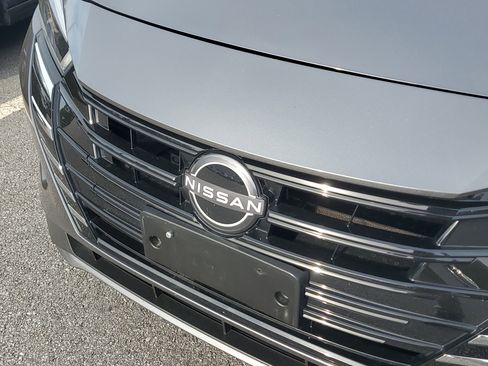 Used 2025 Nissan Versa SV image 5