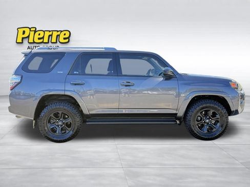 Used 2018 Toyota 4Runner SR5 AWD/4WD image 3