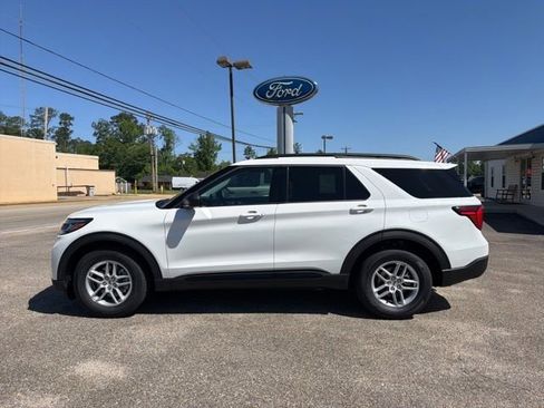 New 2026 Ford Explorer Active RWD image 1