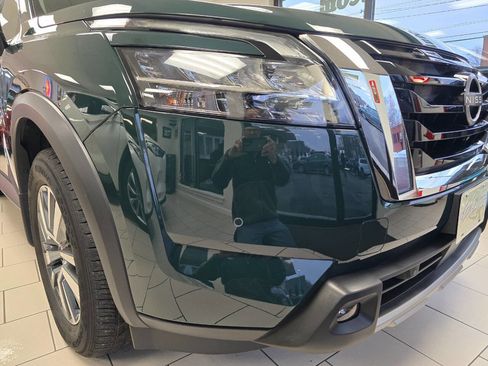 Used 2023 Nissan Pathfinder SL image 4