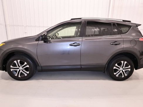 Used 2018 Toyota RAV4 LE w/ Carpet Mat Package AWD/4WD image 7