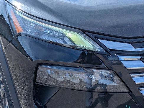 Used 2024 Nissan Rogue SV image 15