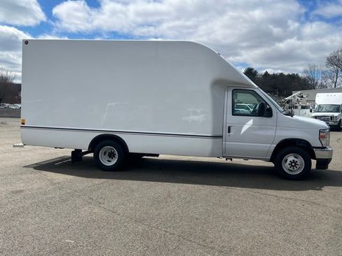 New 2027 Ford E-350 and Econoline 350 Super Duty w/ Power Equipment Group RWD image 4