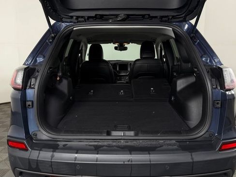 Used 2019 Jeep Cherokee Trailhawk w/ Cold Weather Group AWD/4WD image 11