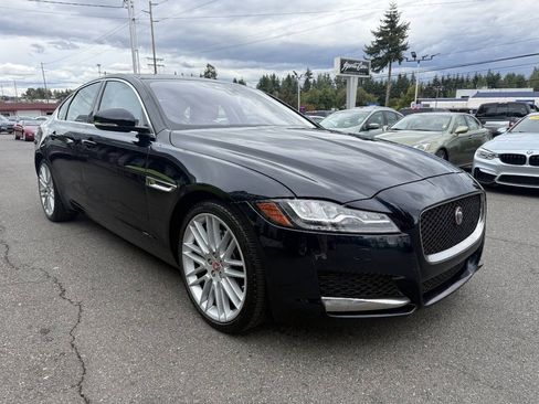 Used 2016 Jaguar XF Prestige RWD image 6
