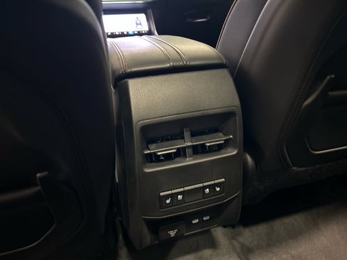 Used 2024 Jeep Wagoneer Launch Edition AWD/4WD image 31