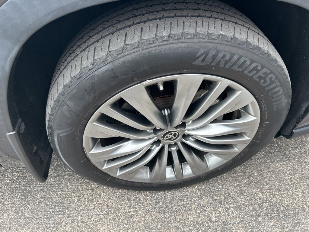 Used 2021 Toyota Highlander Platinum AWD/4WD image 18