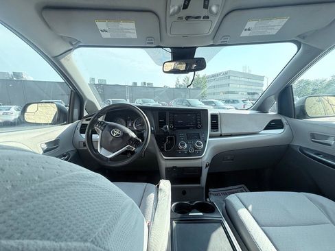 Used 2020 Toyota Sienna LE FWD image 14
