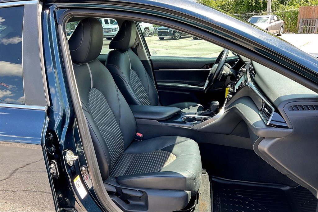 Used 2019 Toyota Camry SE FWD image 16