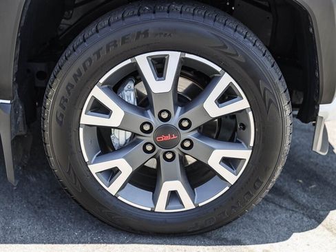 Used 2025 Toyota 4Runner SR5 AWD/4WD image 12