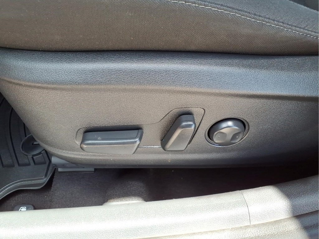 Used 2023 Hyundai Kona SEL w/ Cargo Package FWD image 11