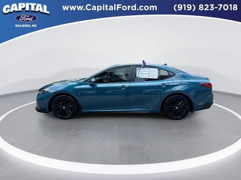 Used 2025 Toyota Camry SE FWD image 5