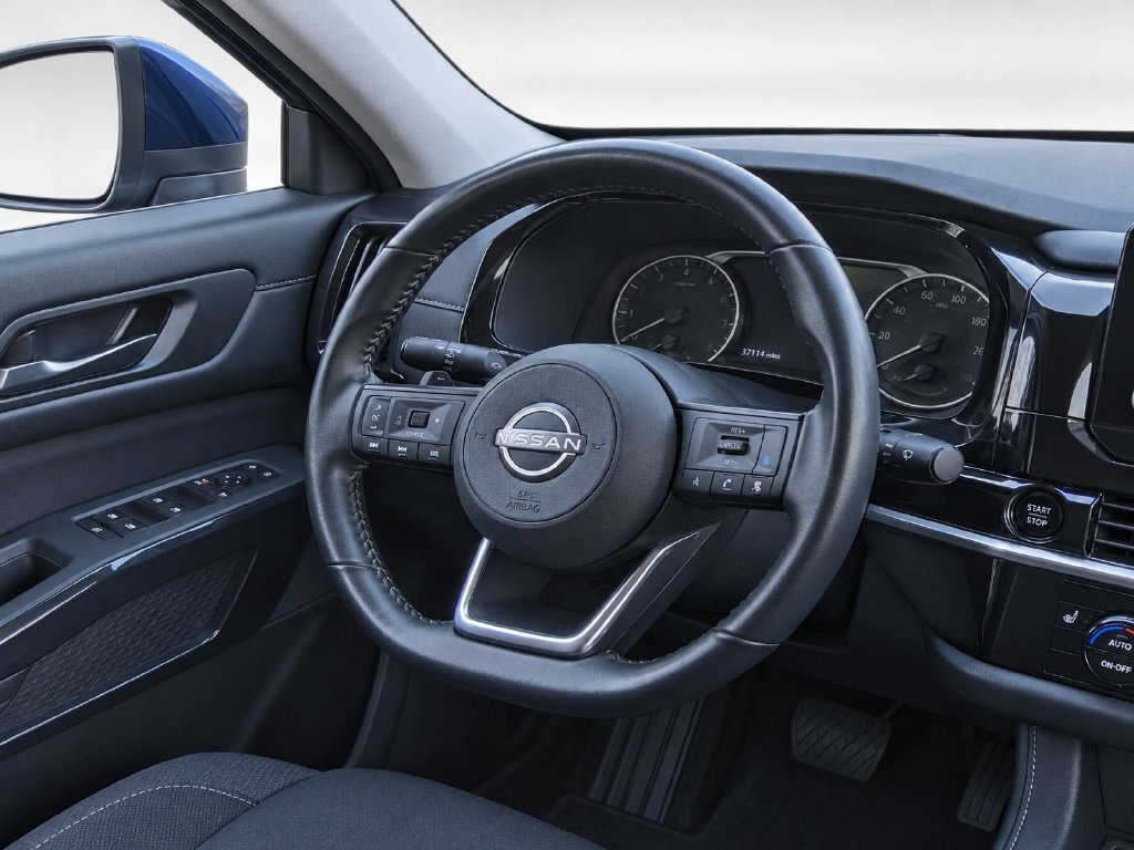 Used 2025 Nissan Pathfinder SV AWD/4WD image 27