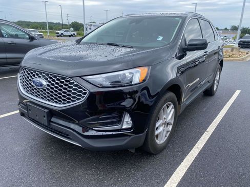Used 2024 Ford Edge SEL w/ Convenience Package AWD/4WD image 3