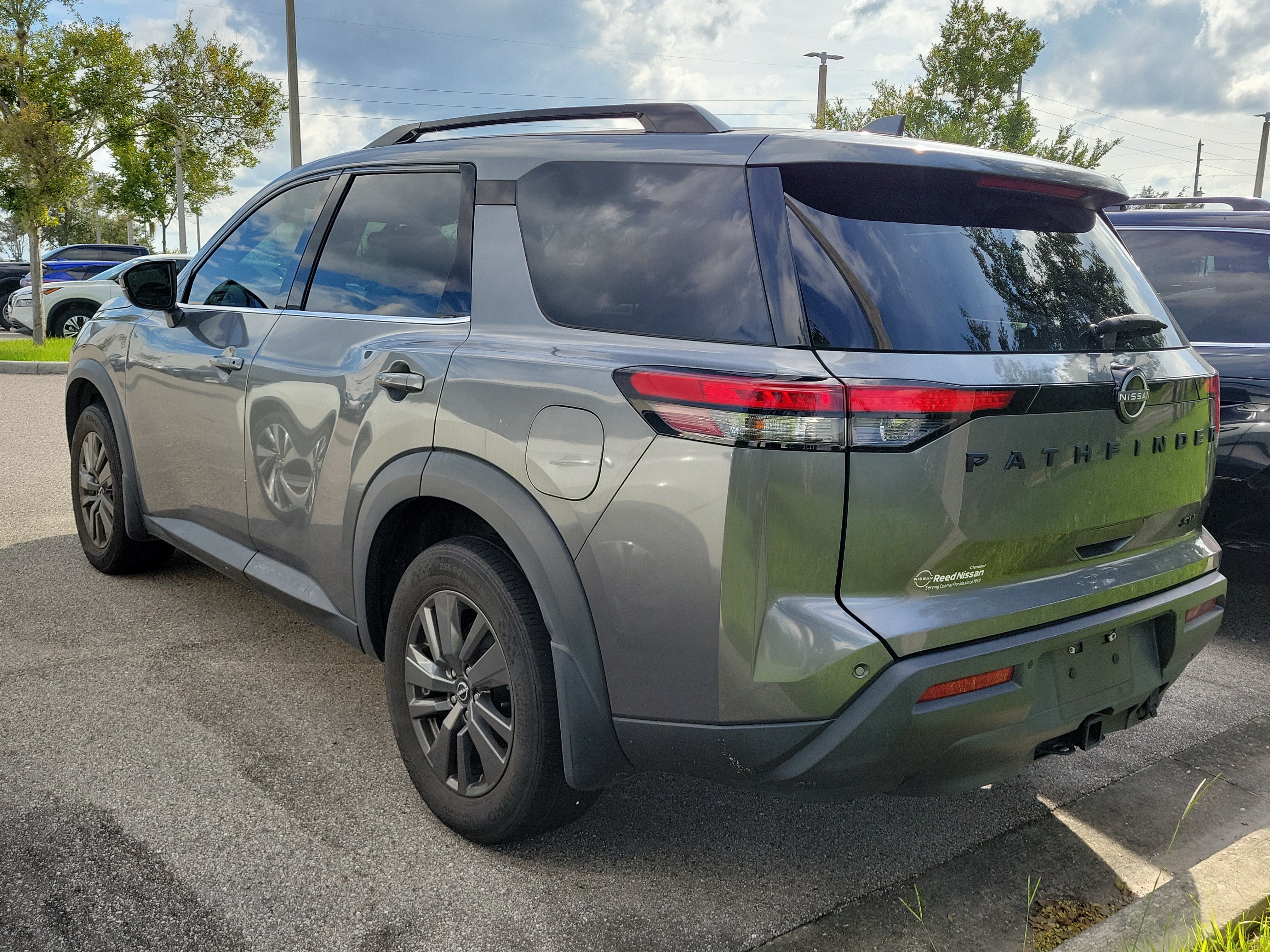 Certified 2022 Nissan Pathfinder SV w/ SV Premium Package FWD image 4