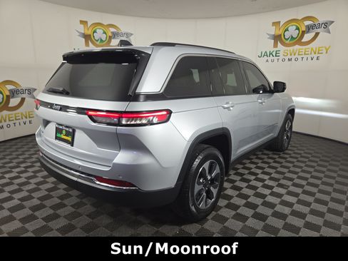 Used 2023 Jeep Grand Cherokee 4WD 4xe image 9