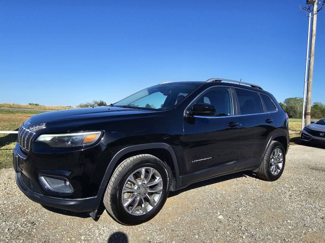 Used 2019 Jeep Cherokee Latitude Plus w/ Comfort/Convenience Group FWD image 1