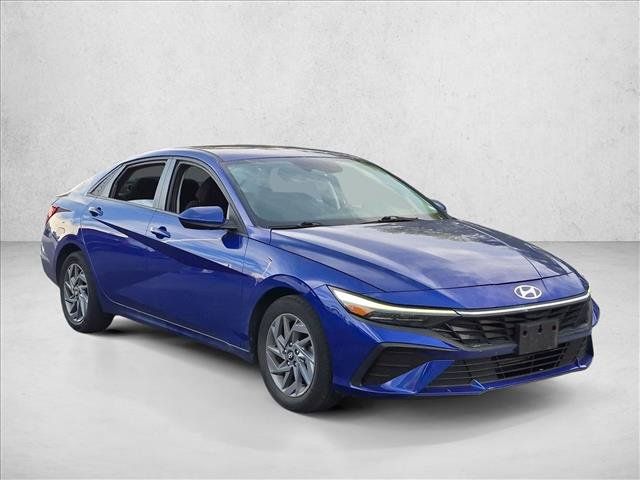 Used 2024 Hyundai Elantra SEL FWD image 3