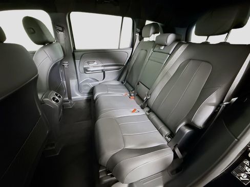 Used 2024 Mercedes-Benz GLB 250 4MATIC image 23