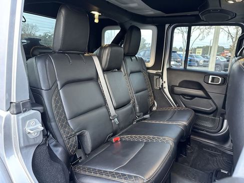 Used 2020 Jeep Wrangler Unlimited Sahara image 23