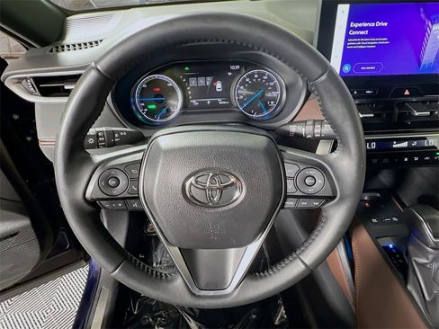 Certified 2024 Toyota Venza XLE image 11