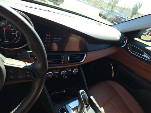 Used 2020 Alfa Romeo Giulia w/ Nero Edizione image 10