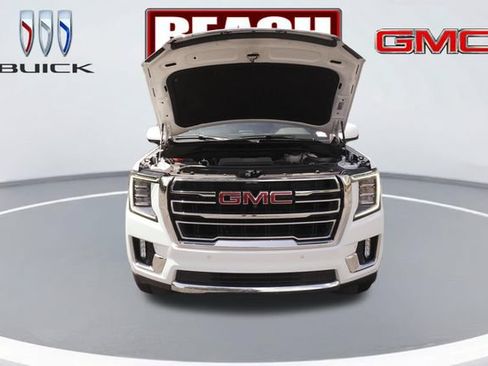 Used 2024 GMC Yukon XL SLT w/ SLT Premium Package AWD/4WD image 9