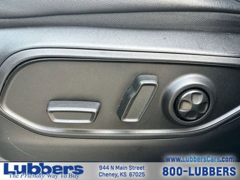 Used 2025 Jeep Grand Cherokee Altitude image 12